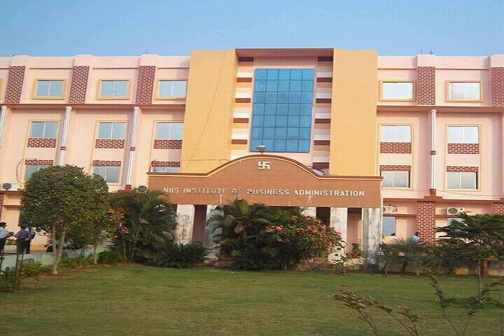 https://cache.careers360.mobi/media/colleges/social-media/media-gallery/19547/2020/10/23/Campus View of NIIS Institute of Information Science and Management Bhubaneswar_Campus-View.jpg